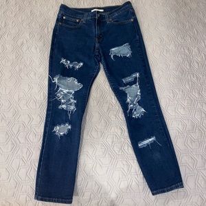 Levi’s Ripped Ankle jeans 👖 stretch cropped leg washed blue ripped size 28
